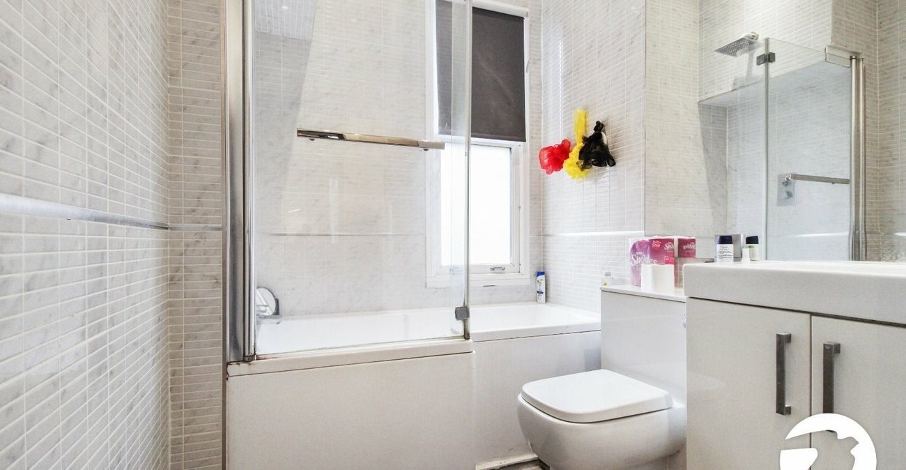 Flat Clarence Place in Gravesham