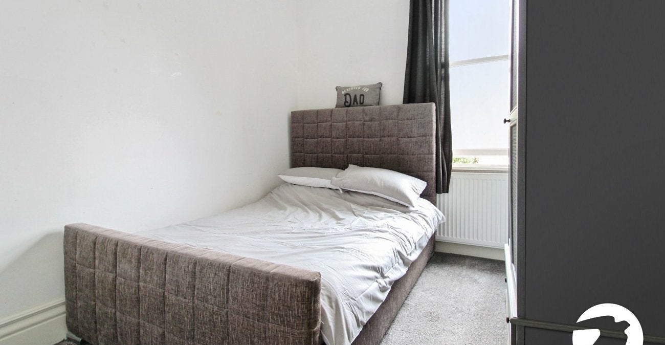 Flat Clarence Place in Gravesham