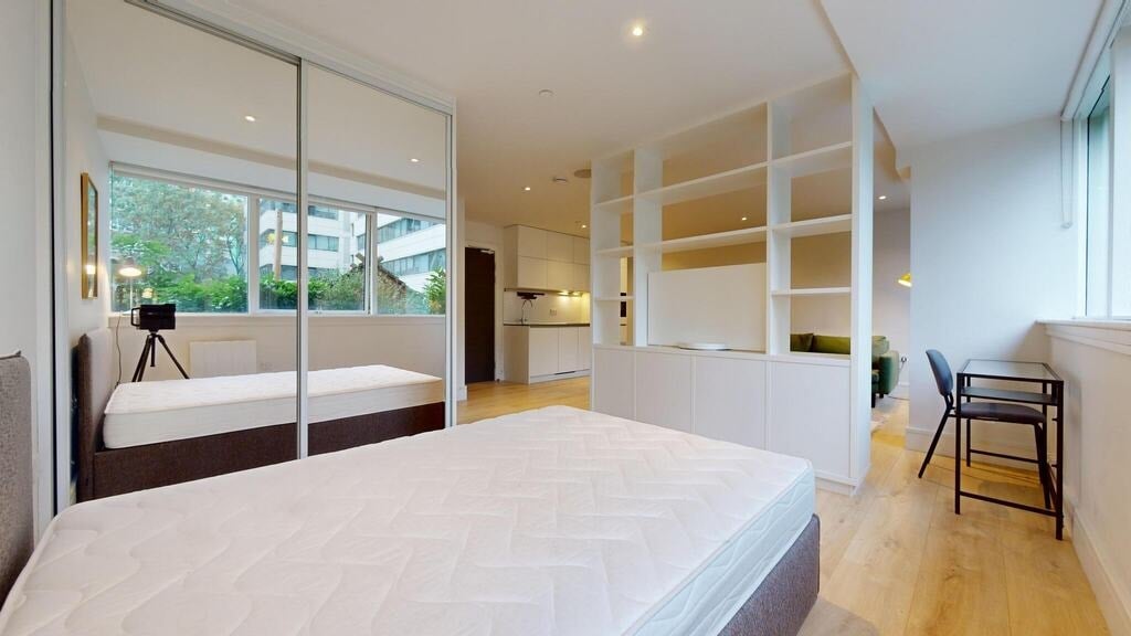 Flat Humphry Repton Lane in Greater London
