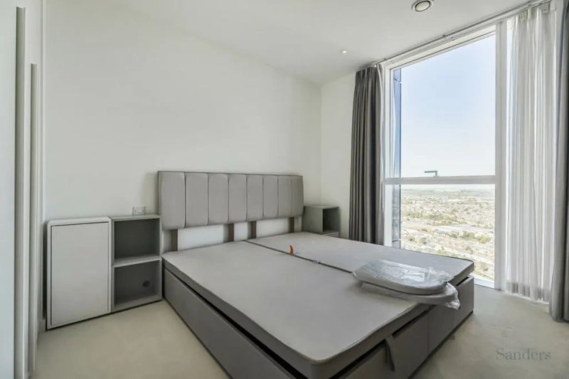 Room Devan Grove in Greater London