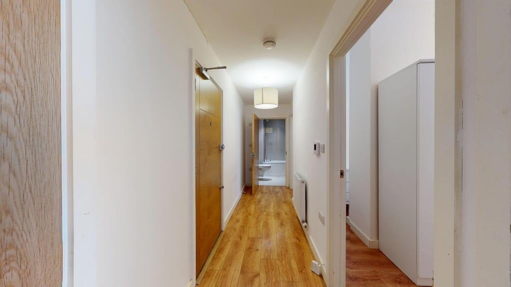 Flat Greenhill Way in Greater London