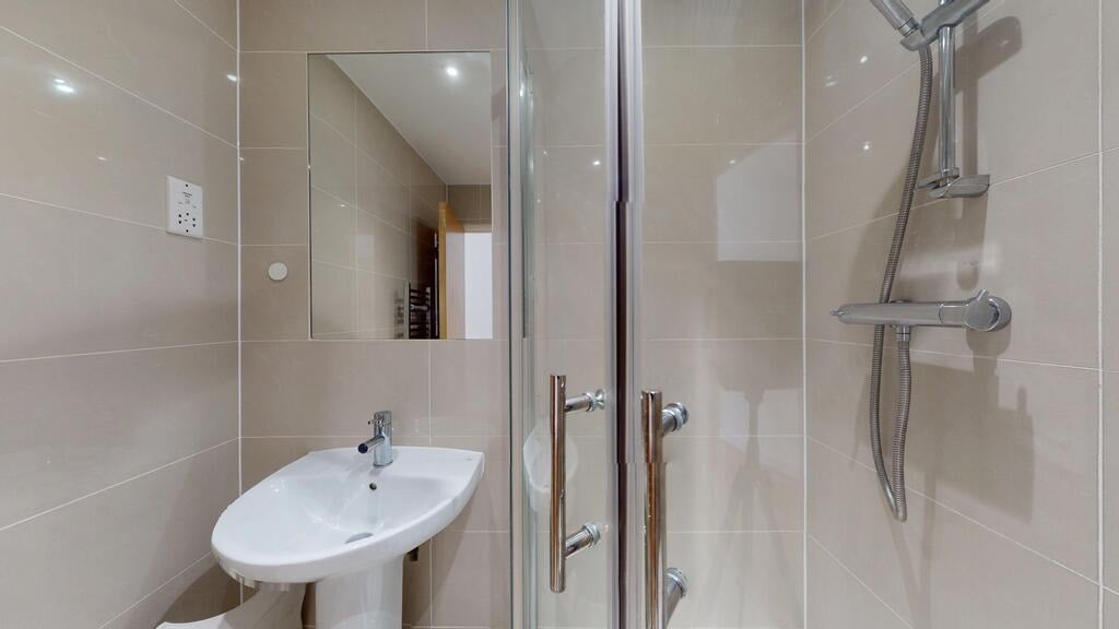 Flat Greenhill Way in Greater London