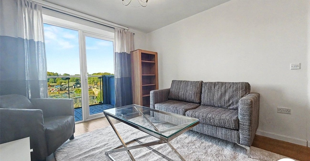 Flat Ocean Drive in Gillingham