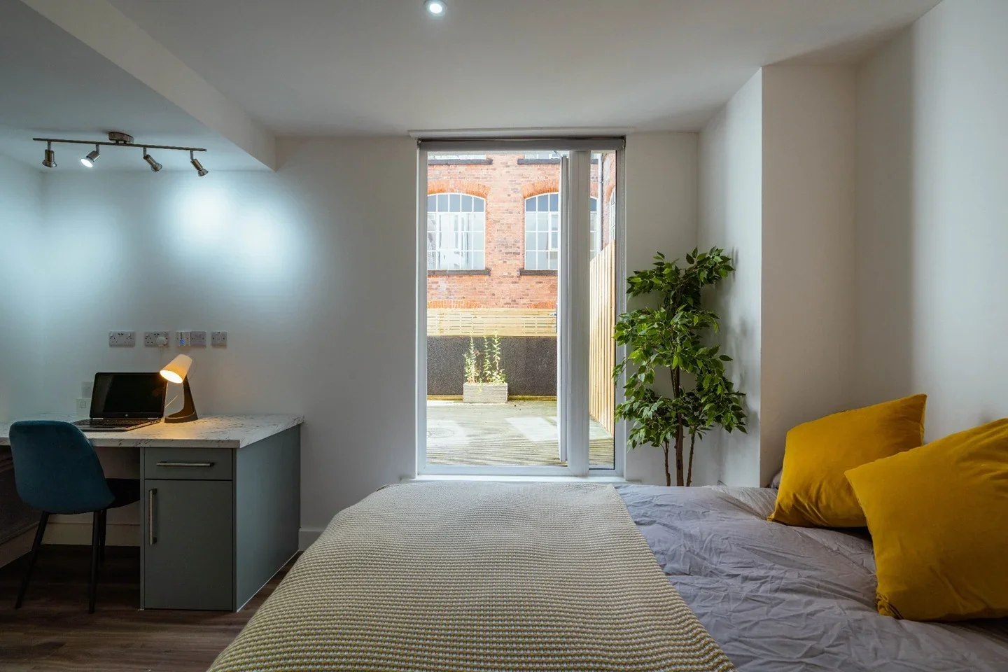 Room Commerce Street in Derby