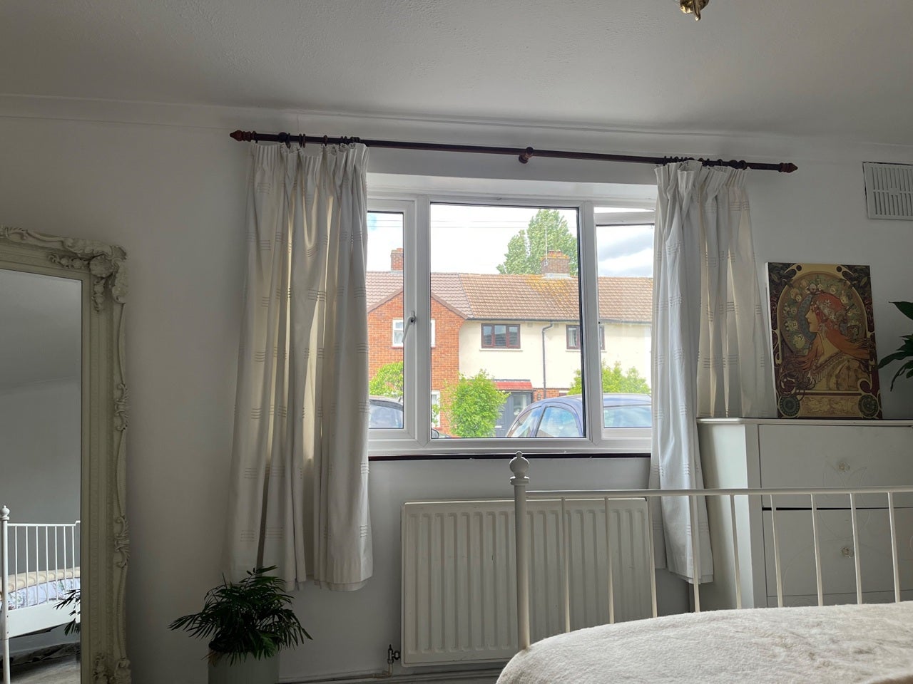 Room Fairway in Borough of Runnymede