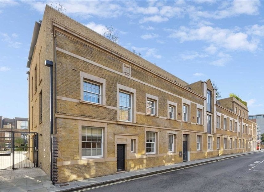 Flat Valentine Place in Greater London