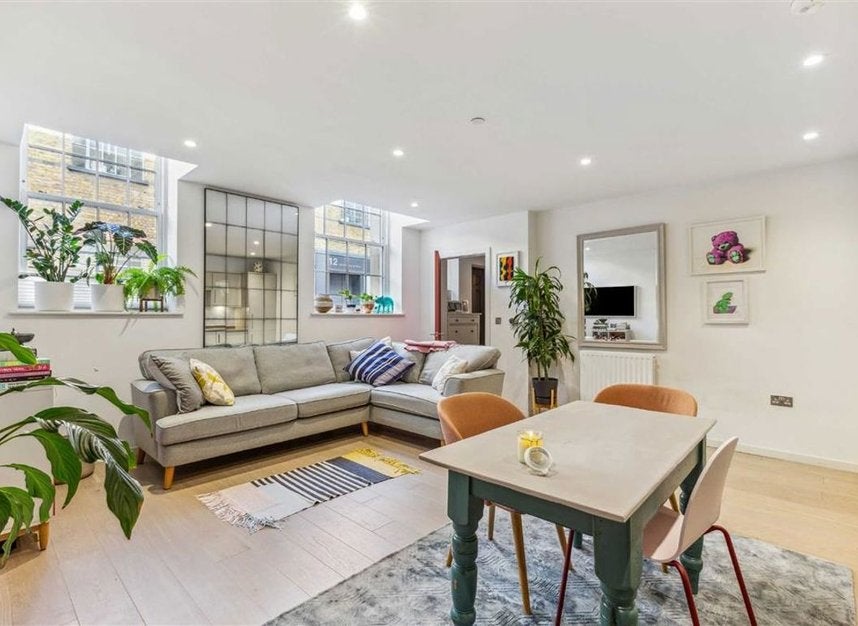 Flat Valentine Place in Greater London