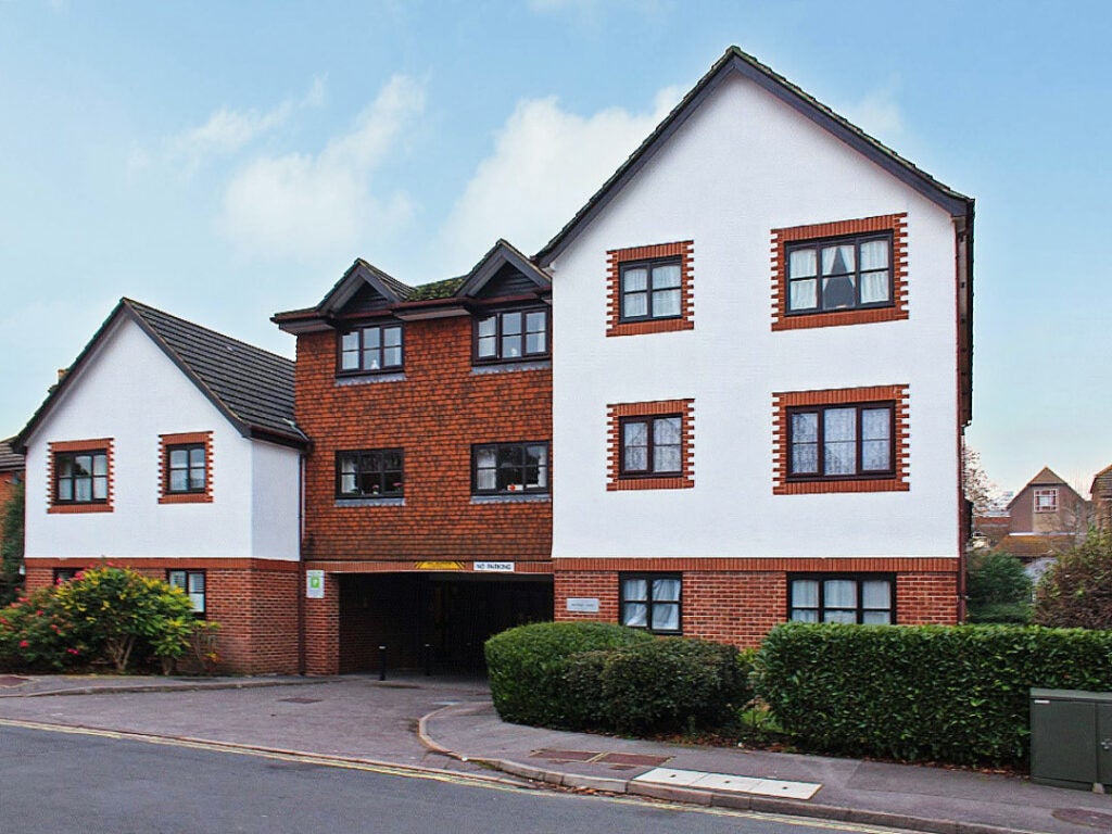 Flat Clarence Road in Hart