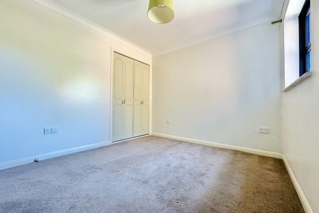 Flat Clarence Road in Hart