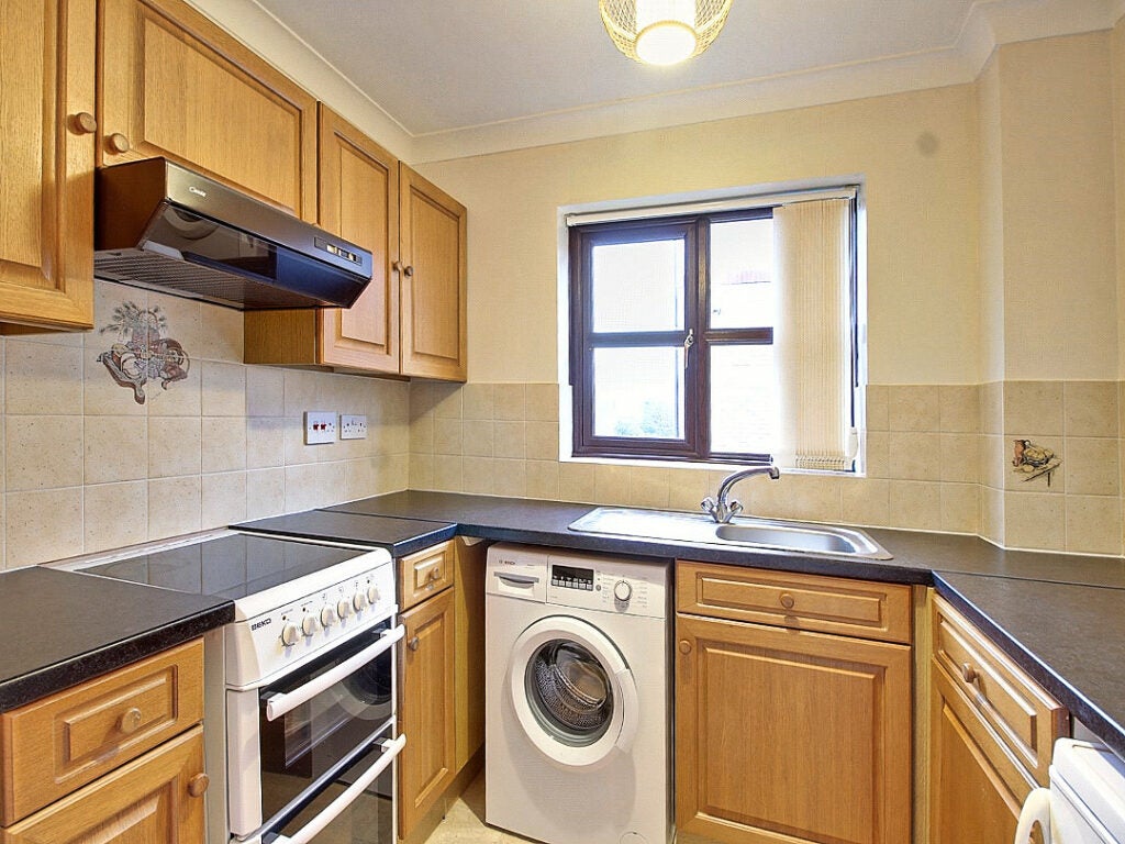 Flat Clarence Road in Hart