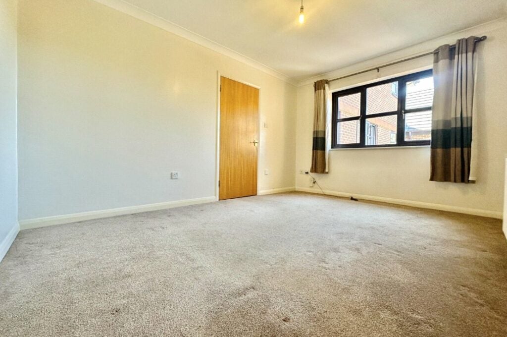 Flat Clarence Road in Hart