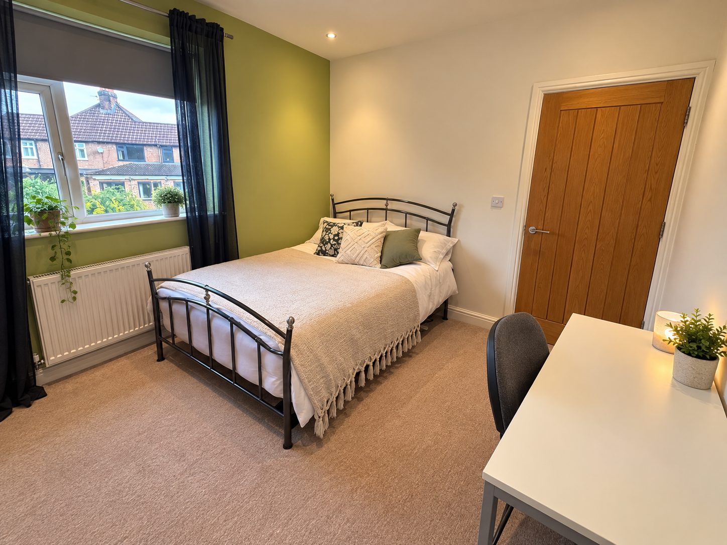 Room Ruabon Road in Manchester