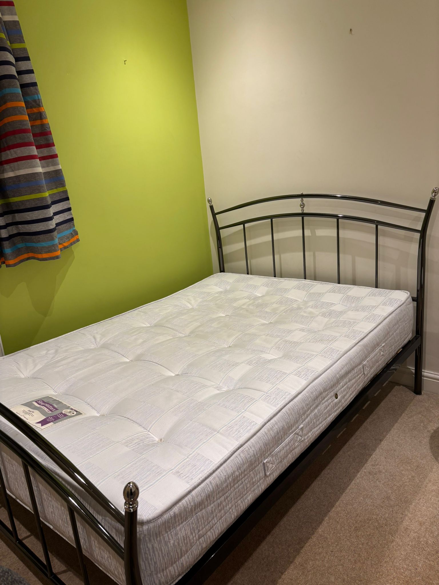 Room Ruabon Road in Manchester