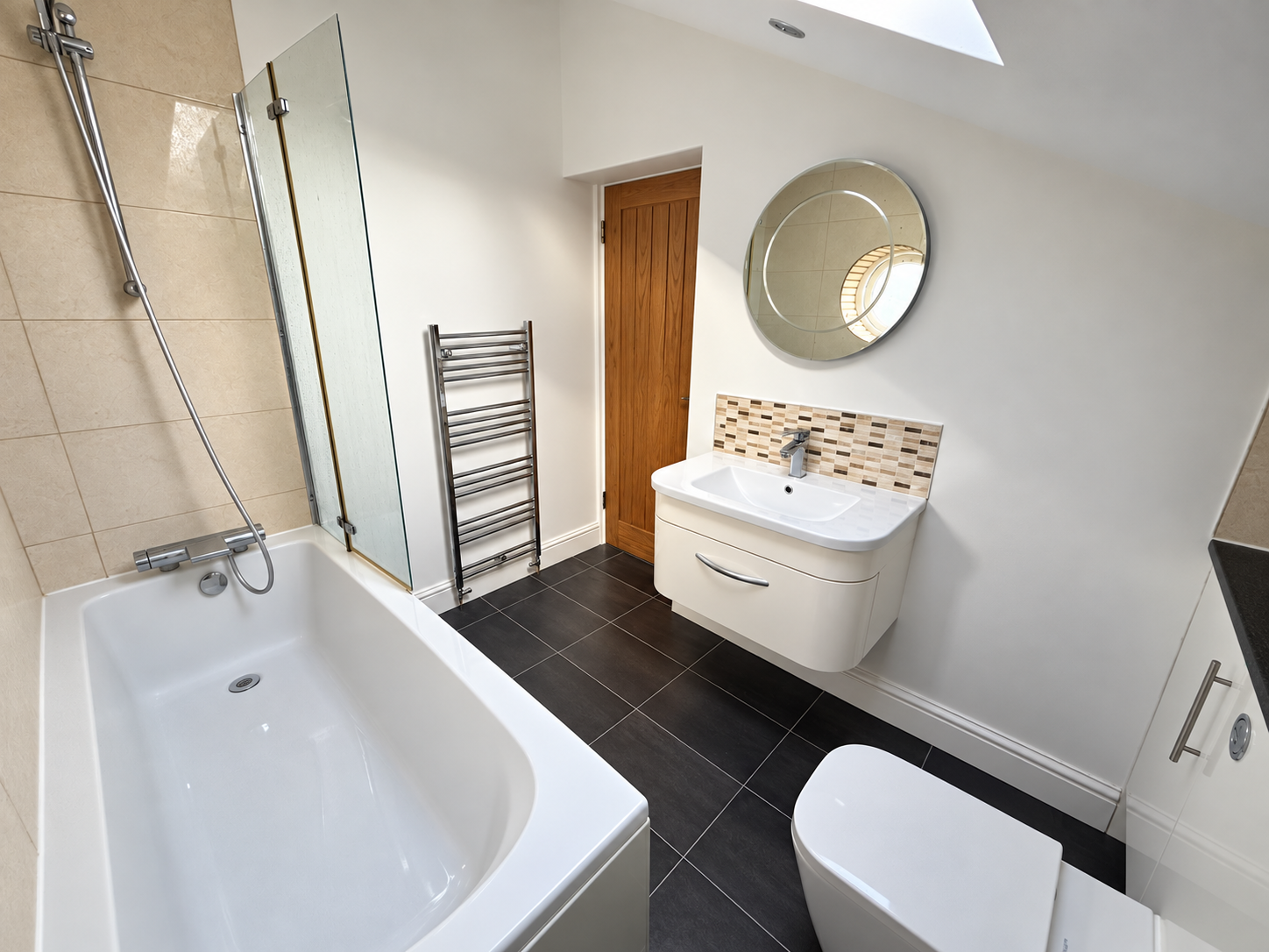 Room Ruabon Road in Manchester