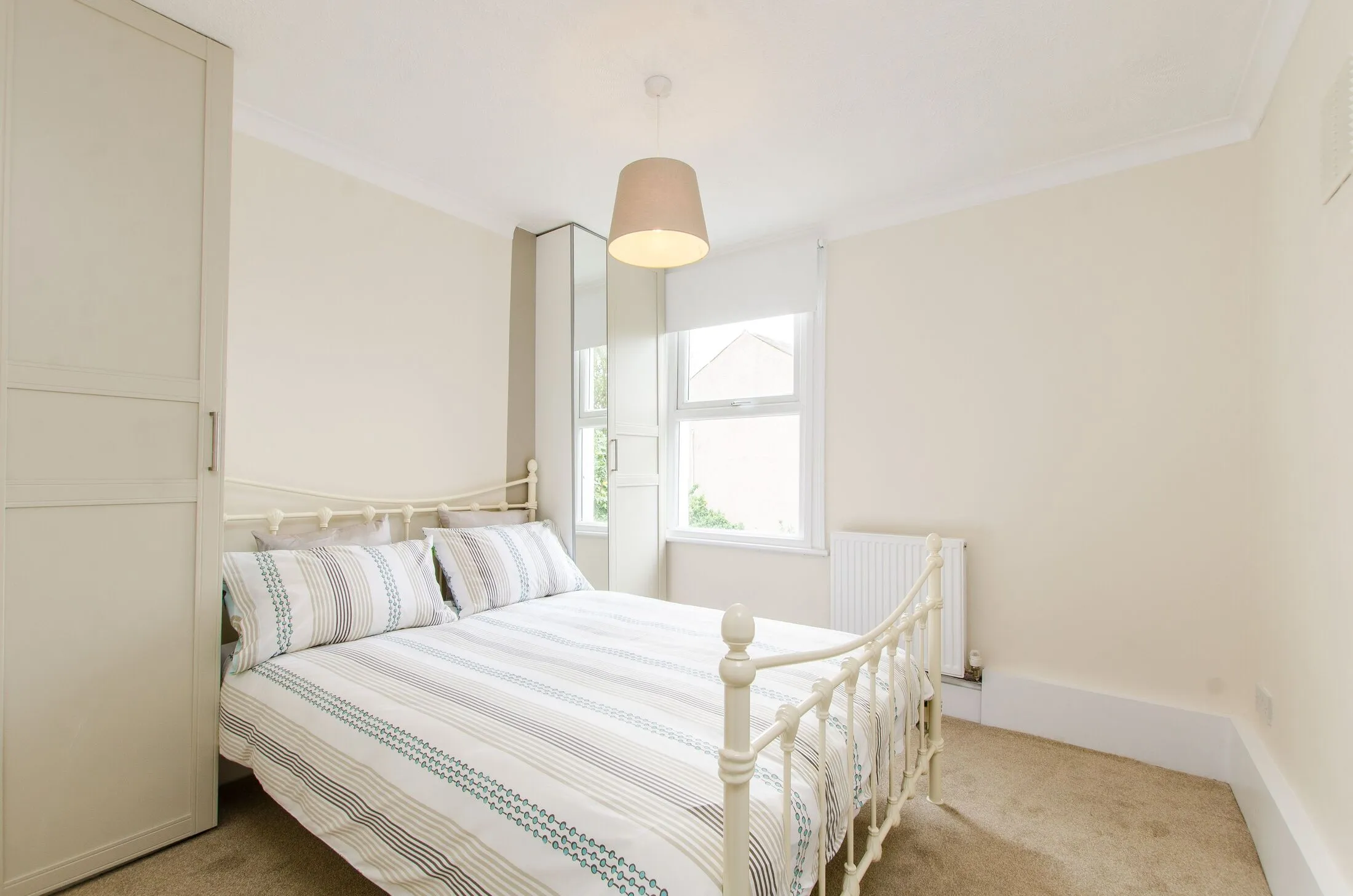 Flat Herne Hill Road in Greater London