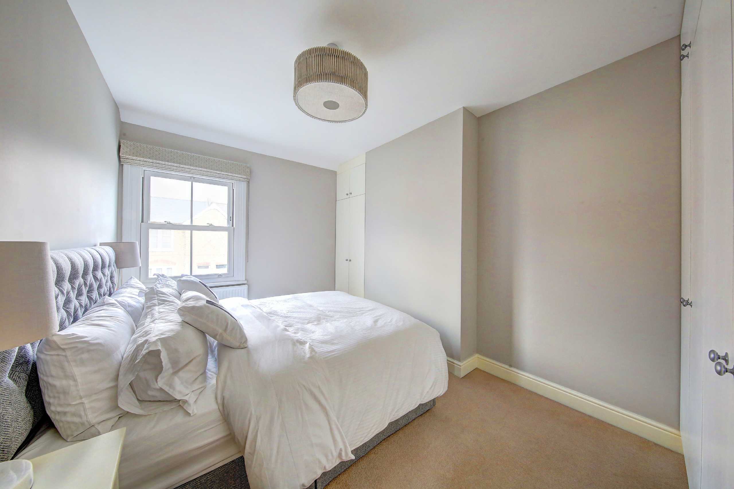 Room Trojan Mews in Greater London