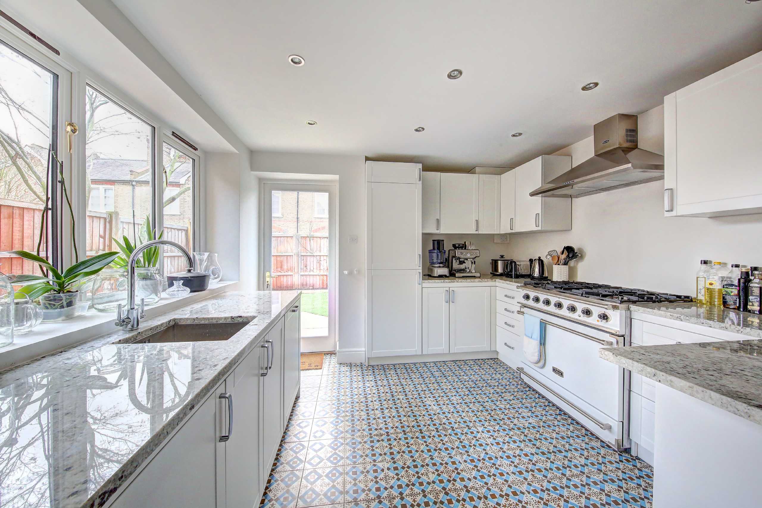 Room Trojan Mews in Greater London