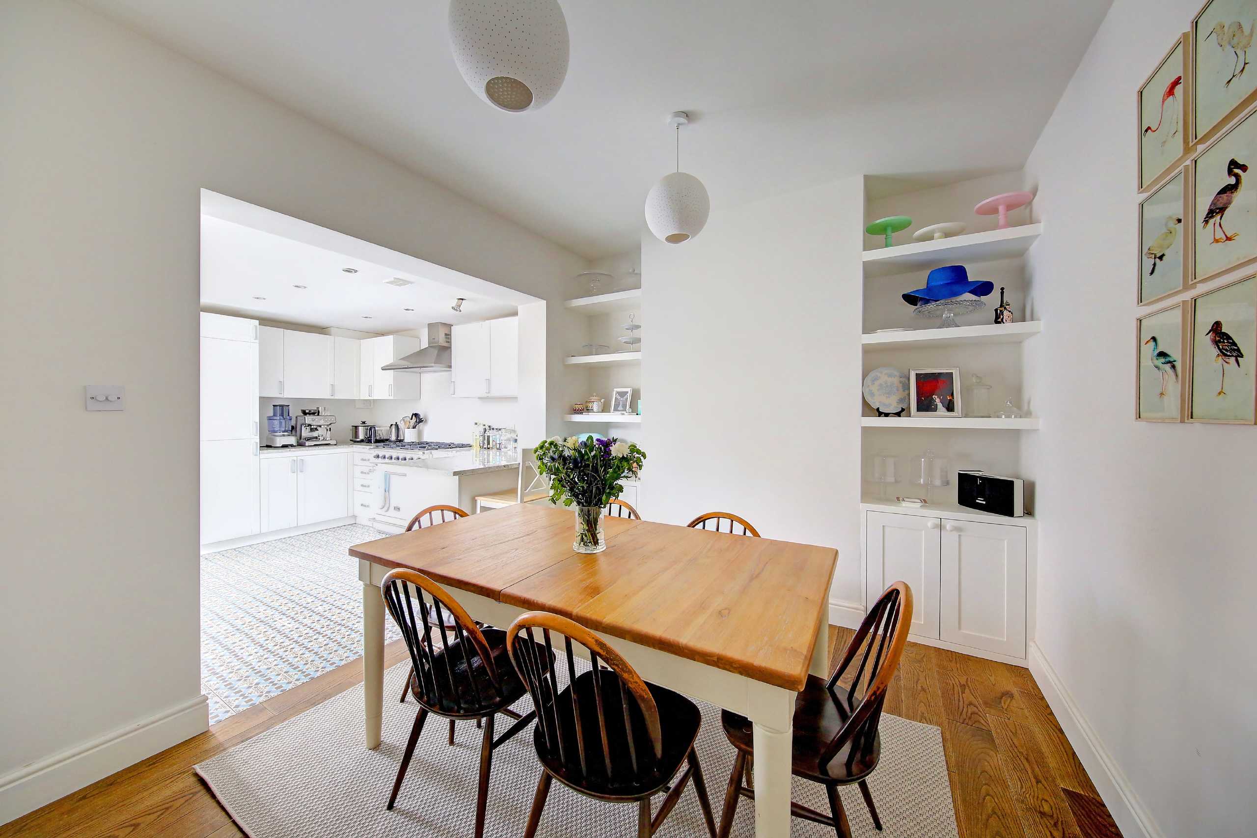 Room Trojan Mews in Greater London