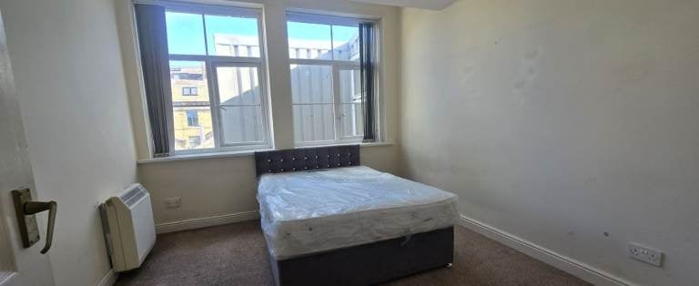 Flat Piccadilly in Bradford