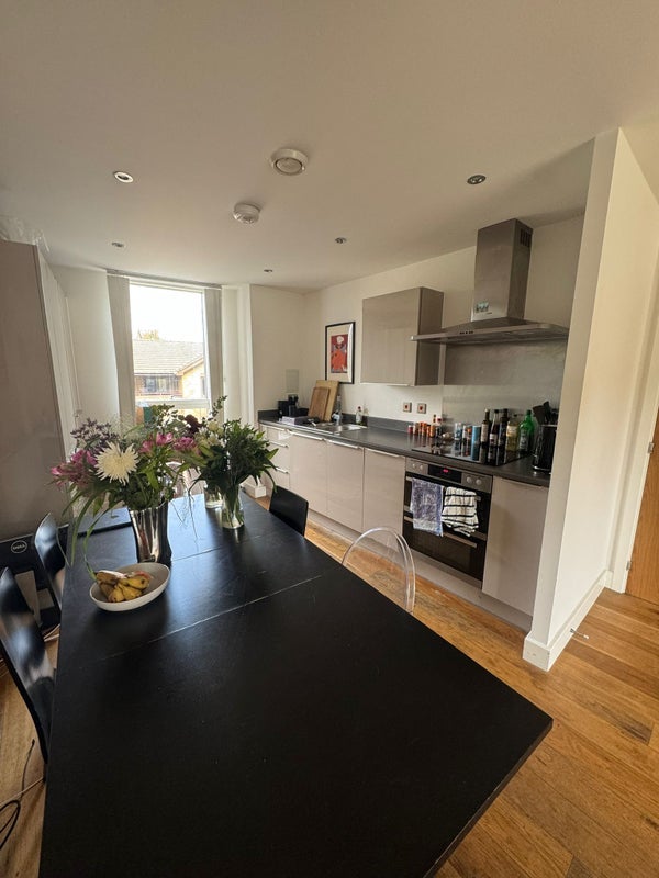 Room Laburnum Street in Greater London