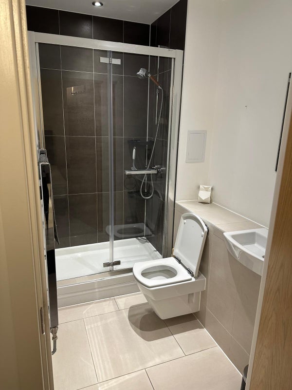 Room Laburnum Street in Greater London