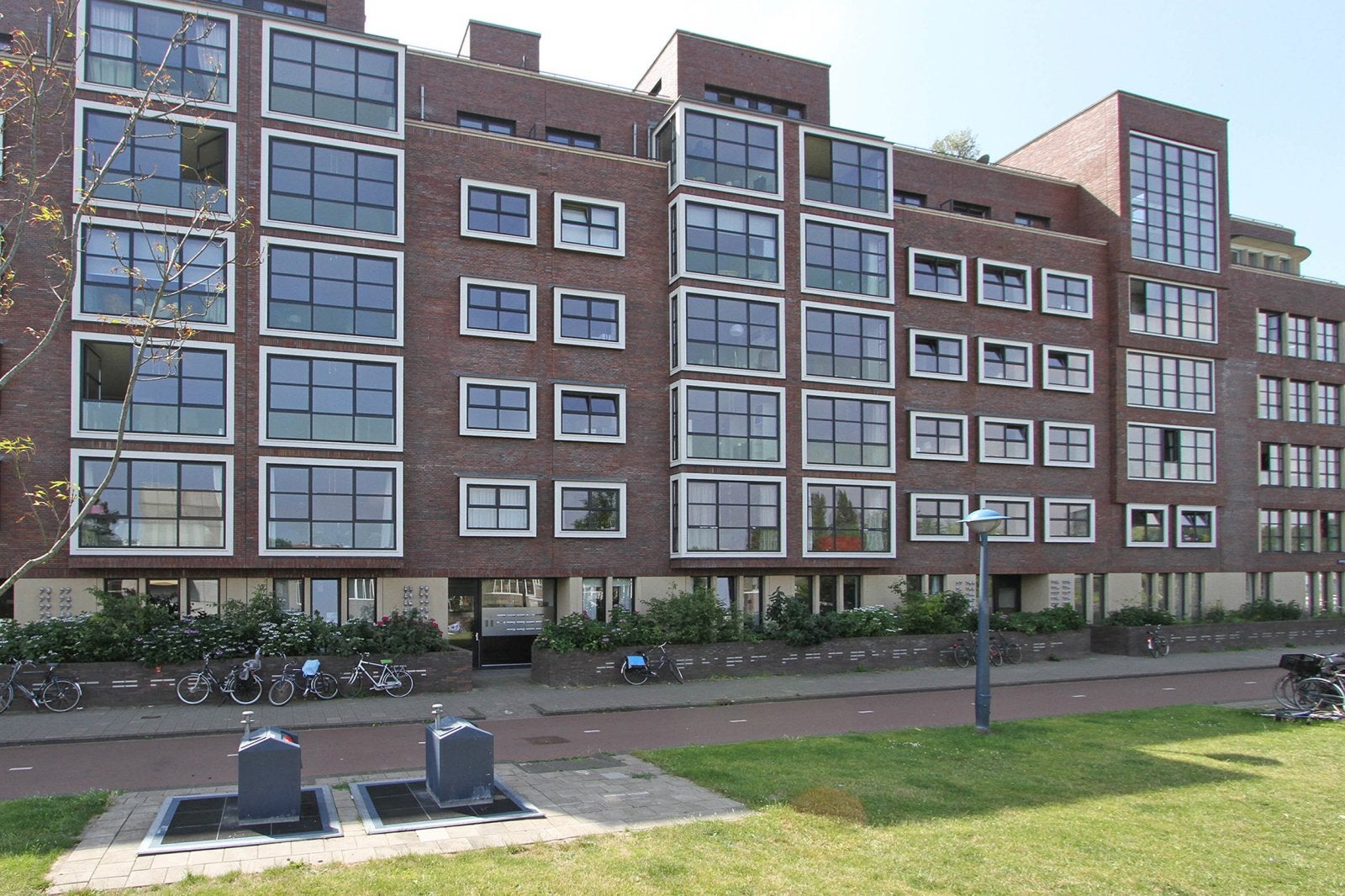 Flat Afroditekade in Amsterdam