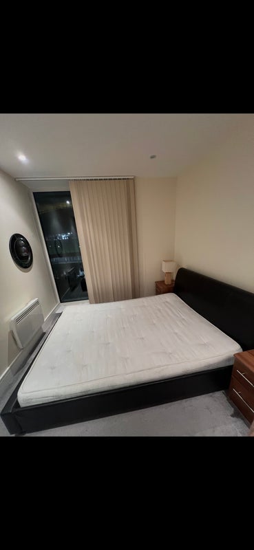 Flat Drayton Park in Greater London