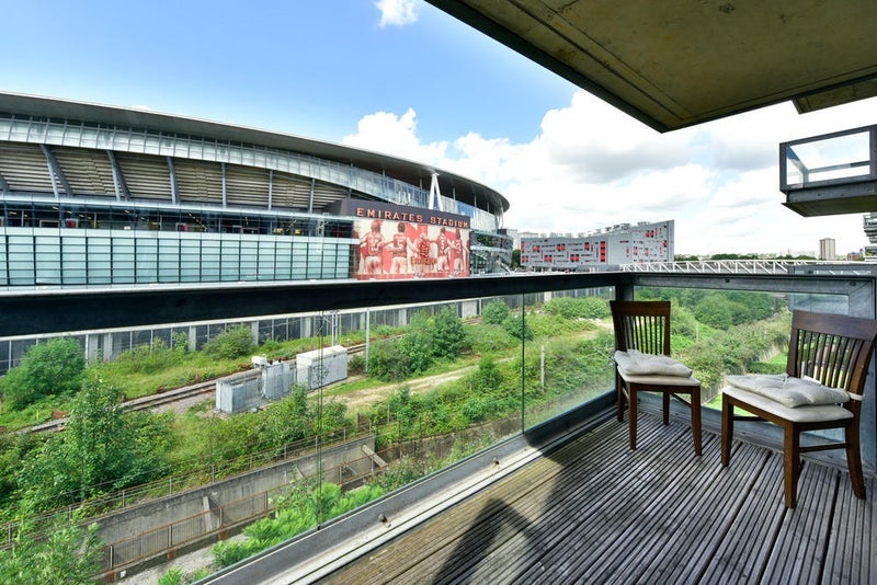 Flat Drayton Park in Greater London