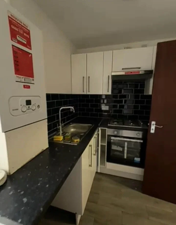 Flat Larch Close in Greater London