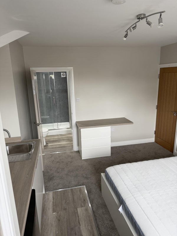 Room Long Lane in Warrington