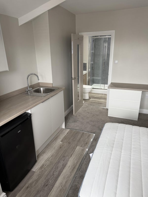 Room Long Lane in Warrington