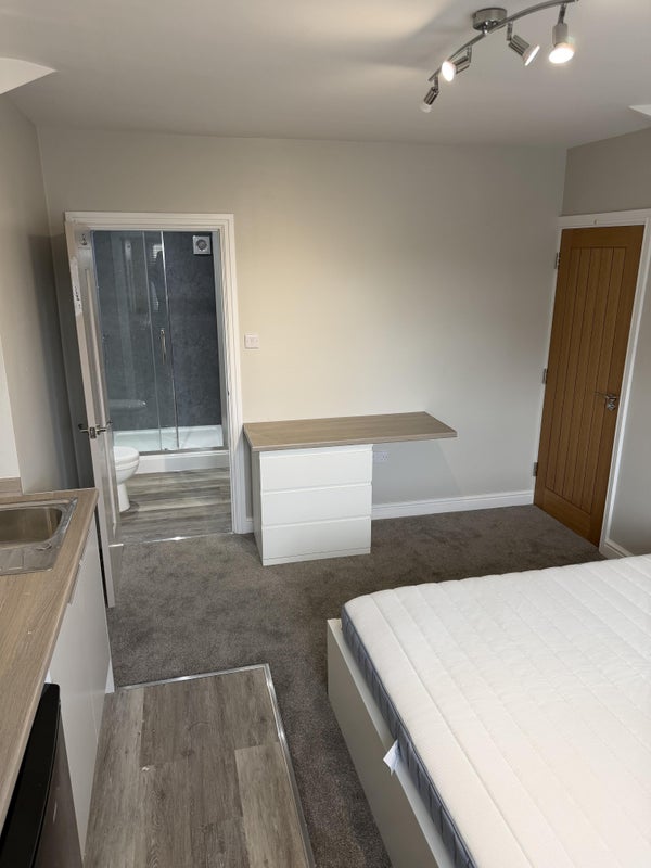 Room Long Lane in Warrington