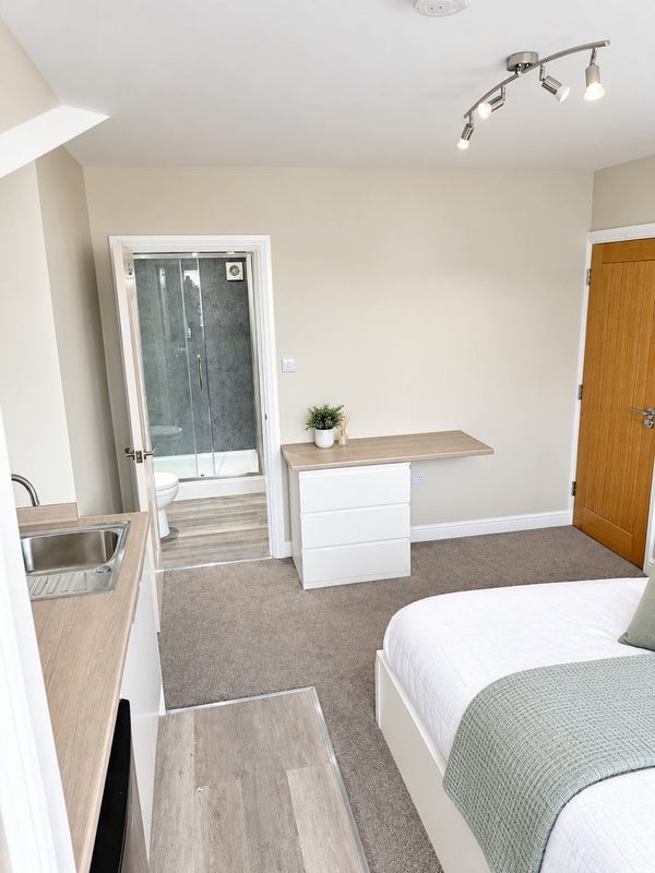 Room Long Lane in Warrington