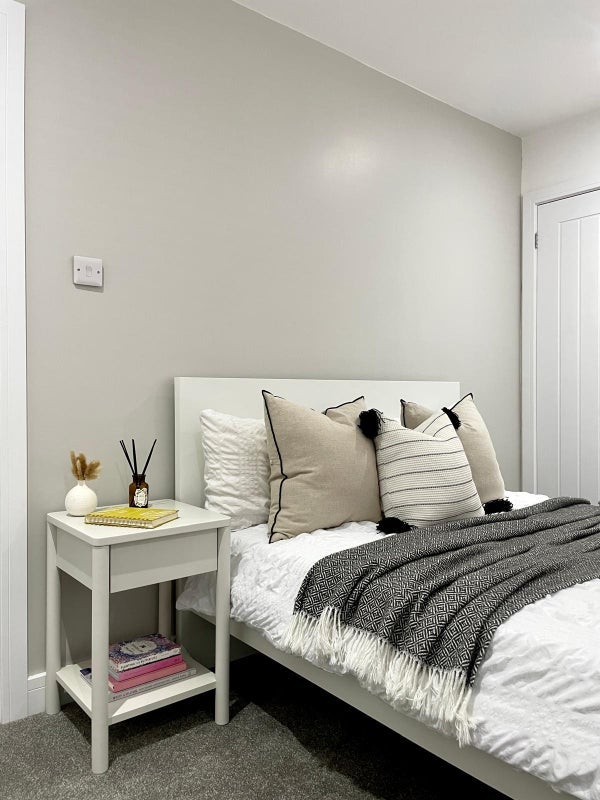 Room Long Lane in Warrington