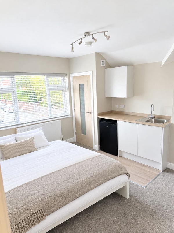 Room Long Lane in Warrington