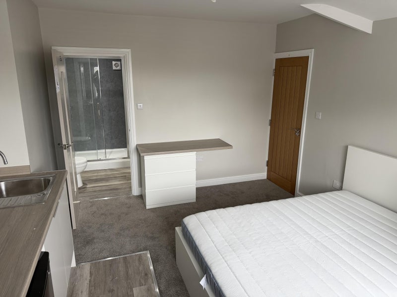Room Long Lane in Warrington