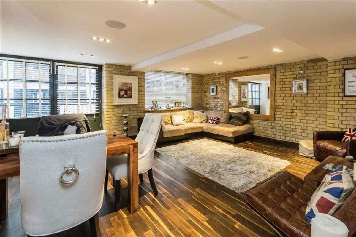 Flat Wapping Wall in Greater London