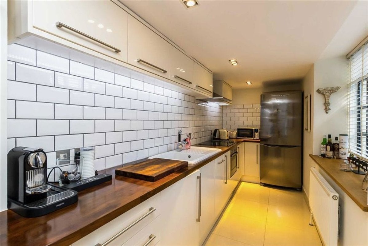 Flat Wapping Wall in Greater London