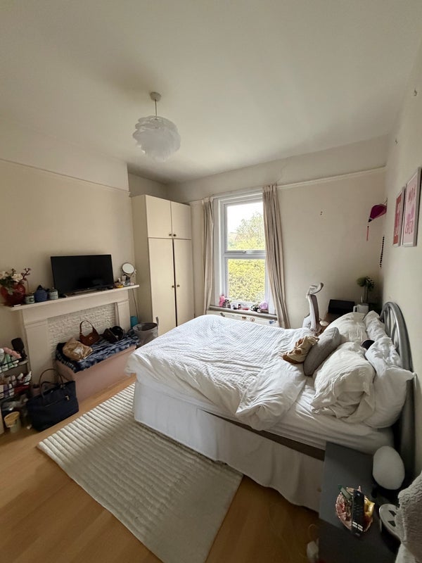 Room Lucien Road in Greater London