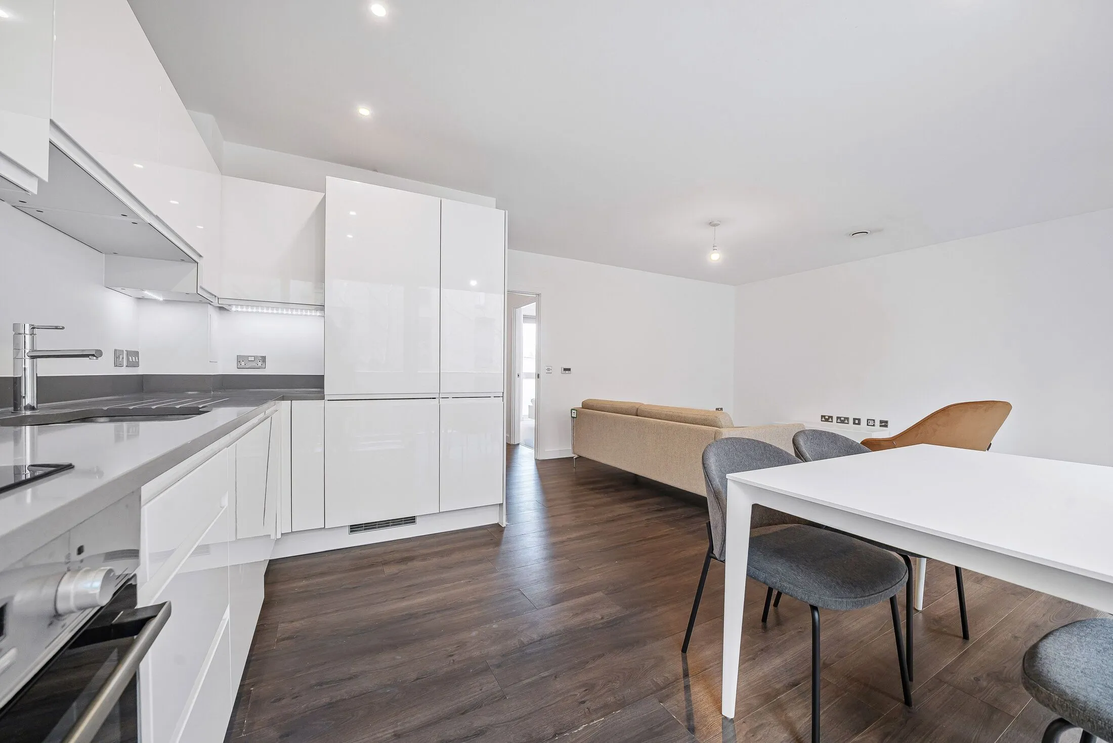Flat Childeric Road in Greater London