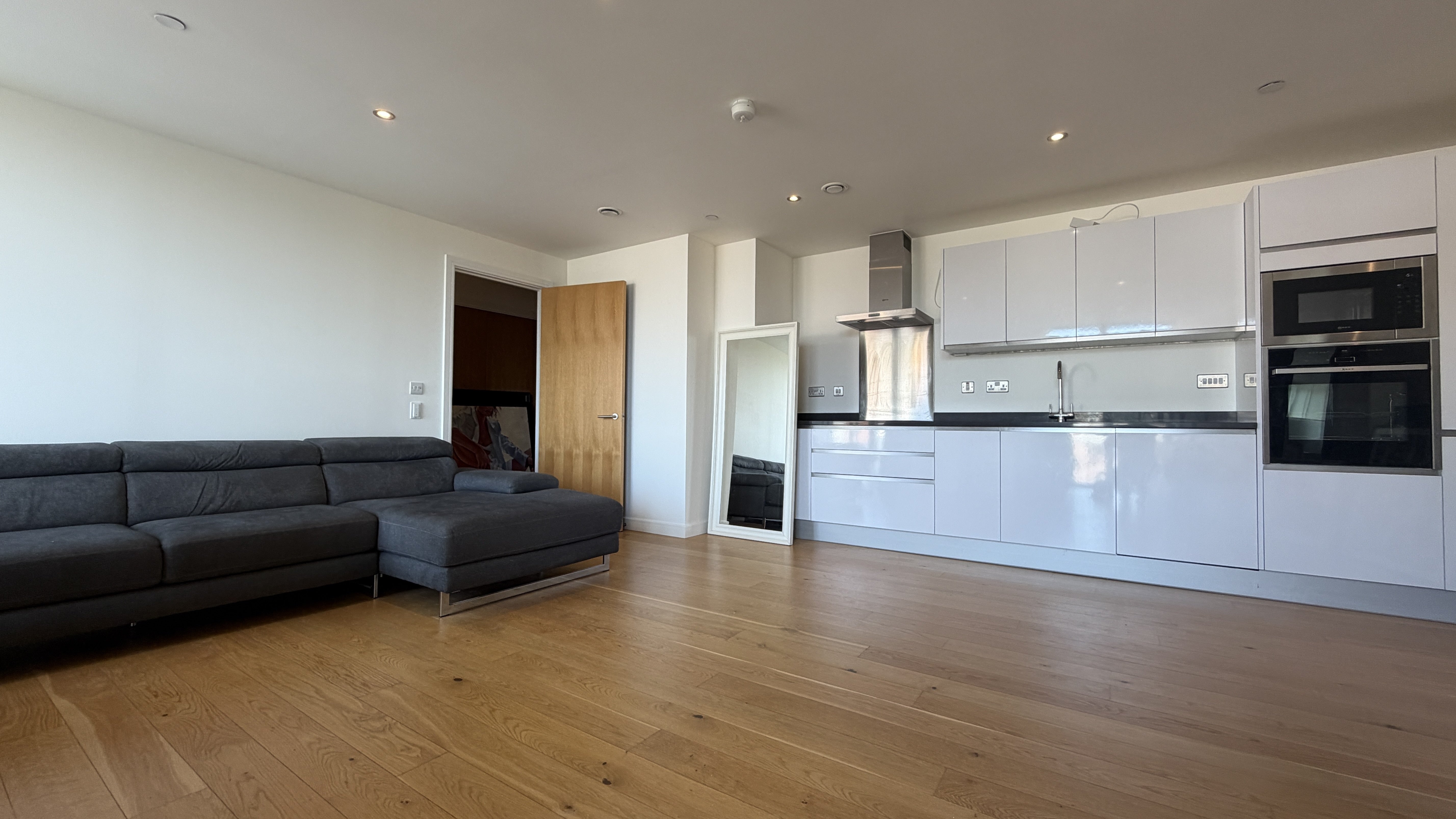 Flat Narrow Lewins Mead in Bristol