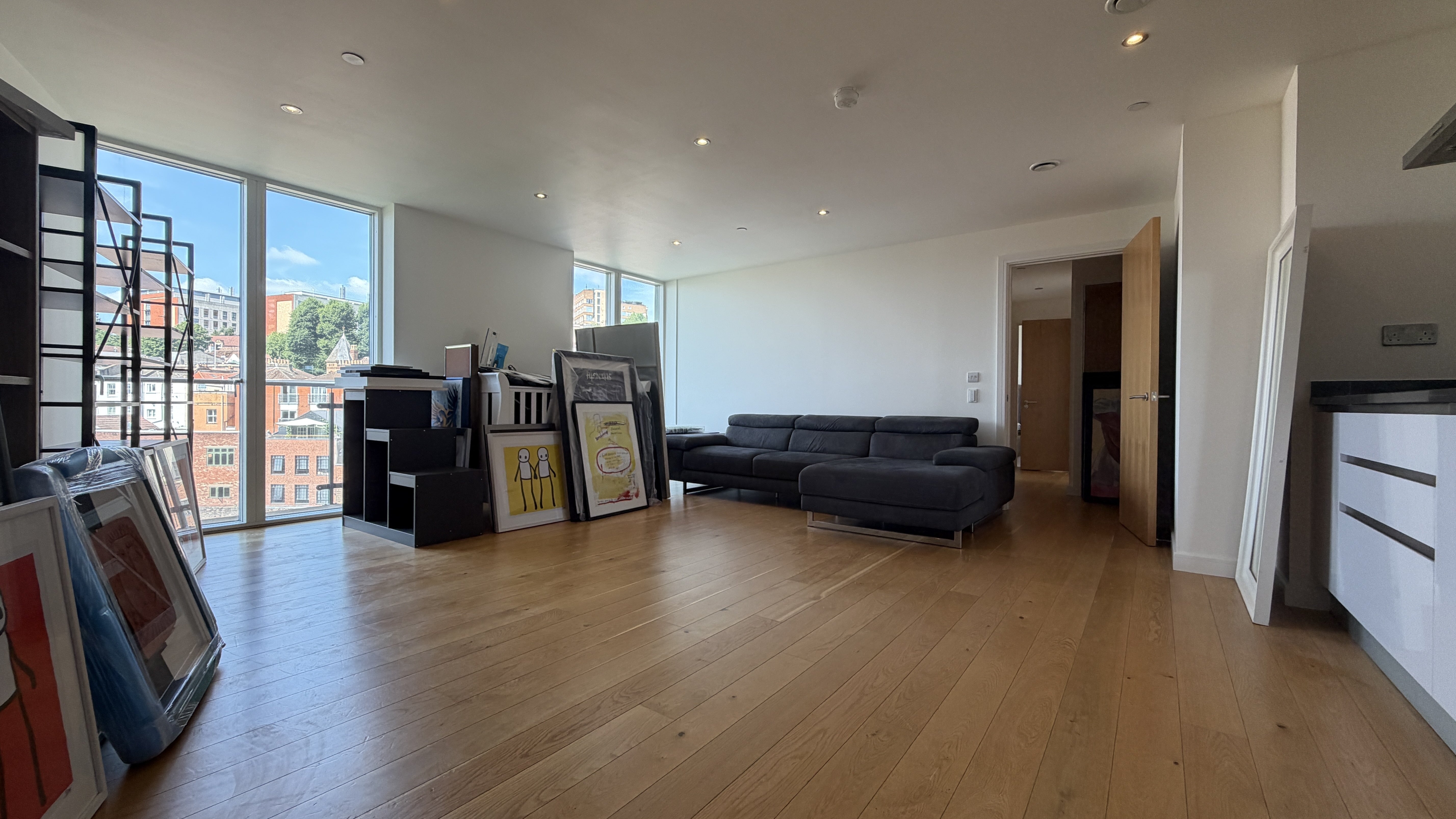 Flat Narrow Lewins Mead in Bristol