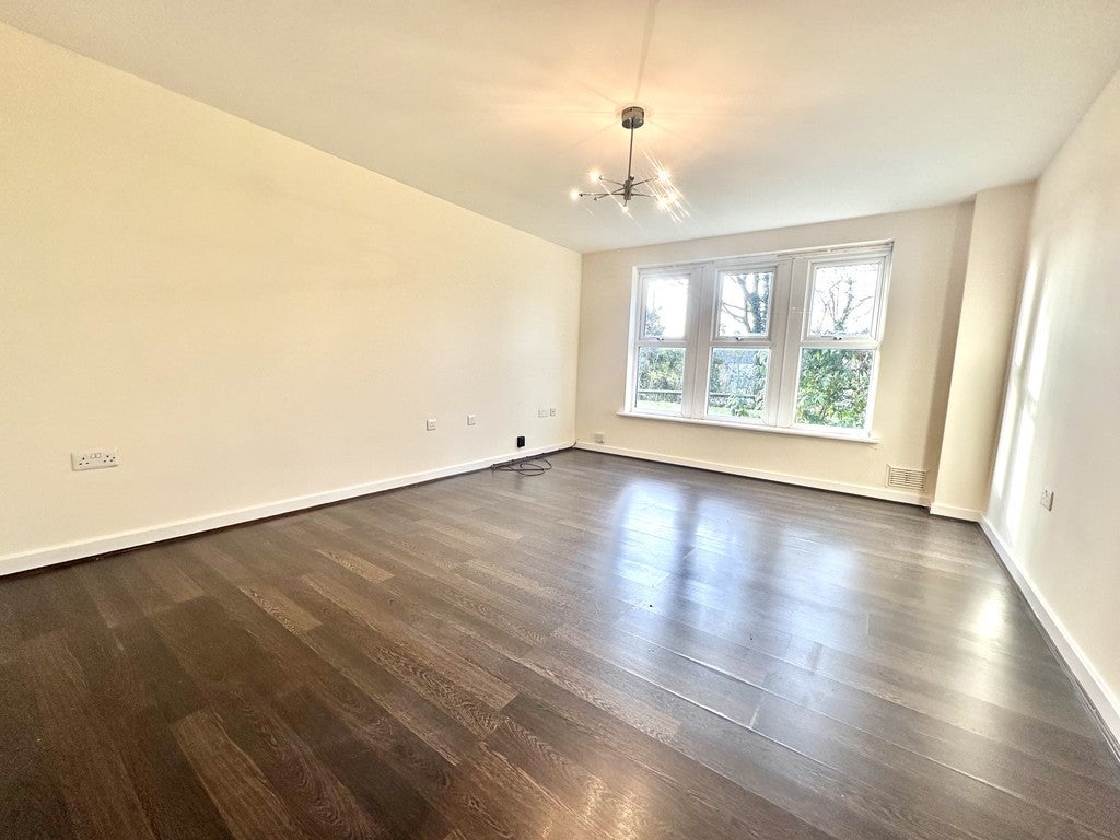 Flat Hickory Close in Coventry