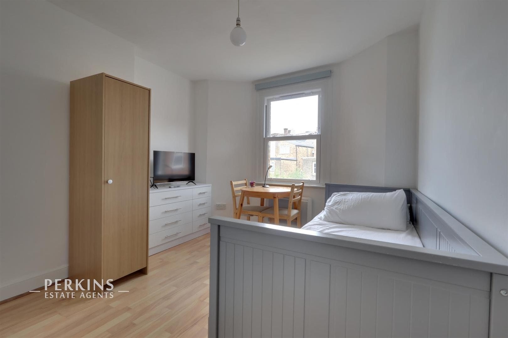 Flat Buxton Road in Greater London