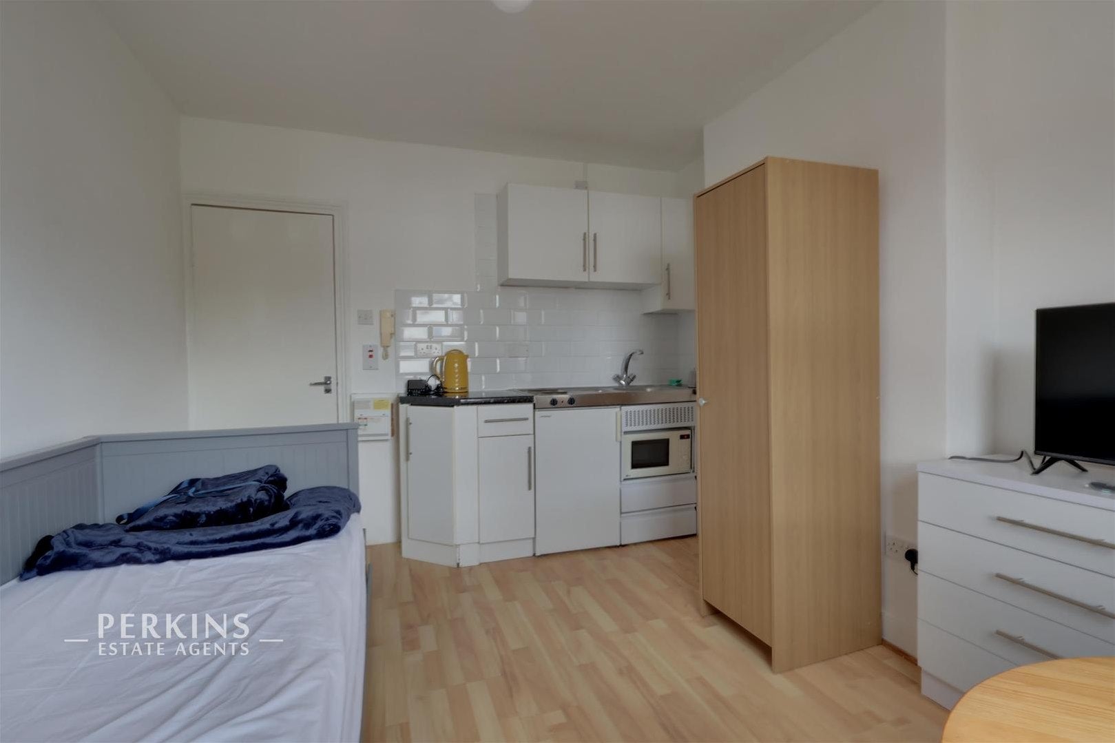 Flat Buxton Road in Greater London