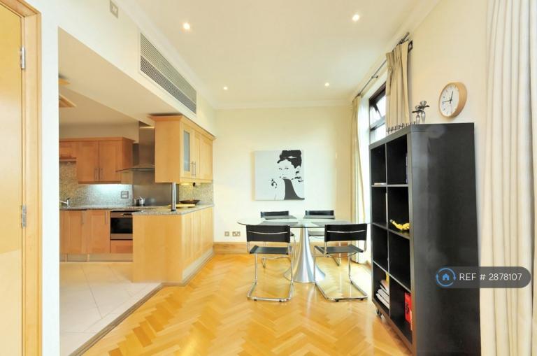 Flat Belvedere Road in Greater London
