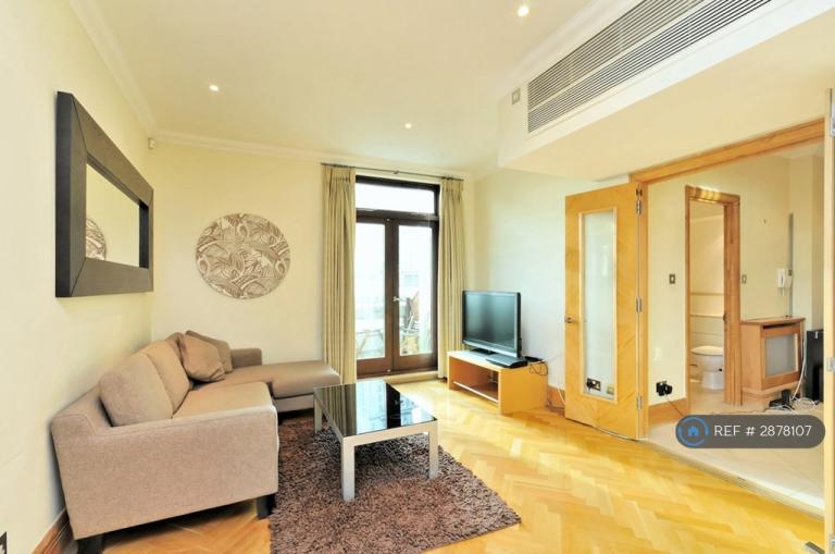 Flat Belvedere Road in Greater London