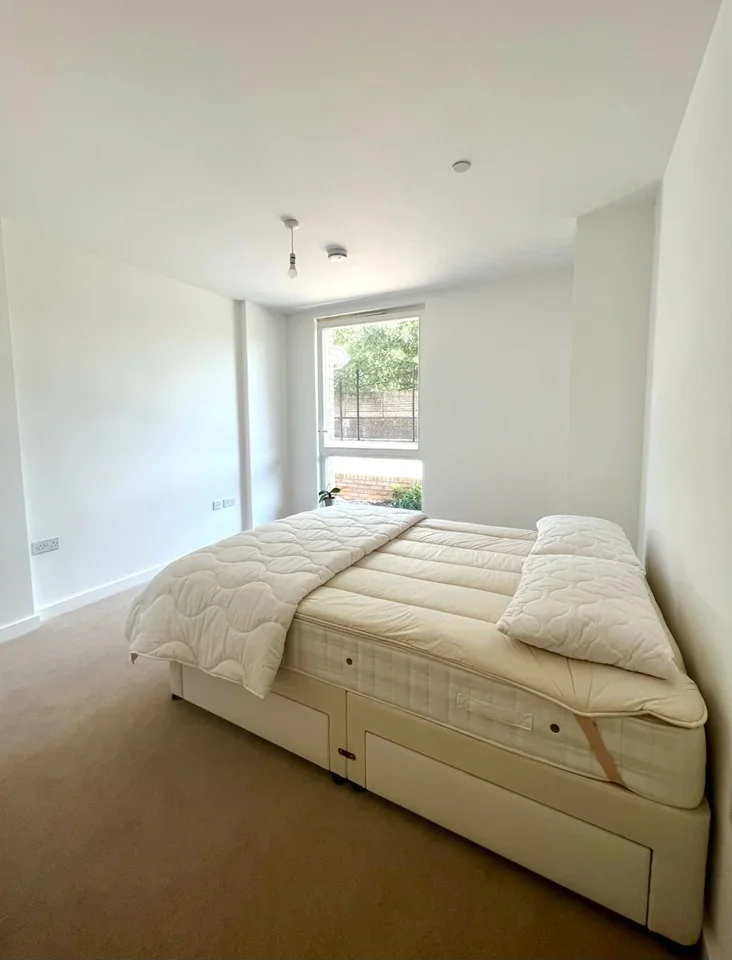 Room Neasden Lane in Greater London