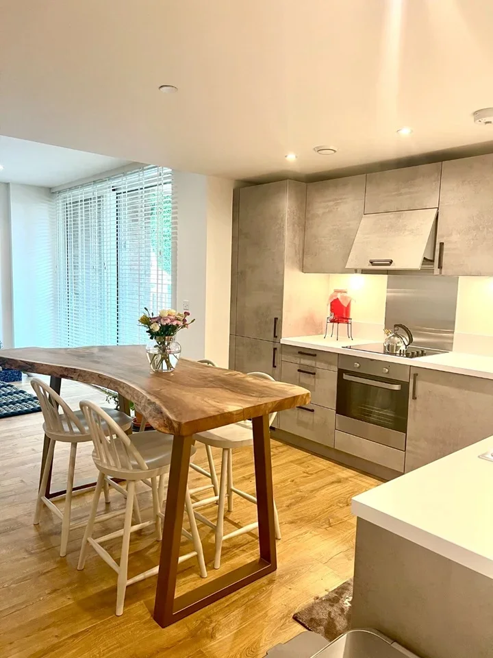 Room Neasden Lane in Greater London