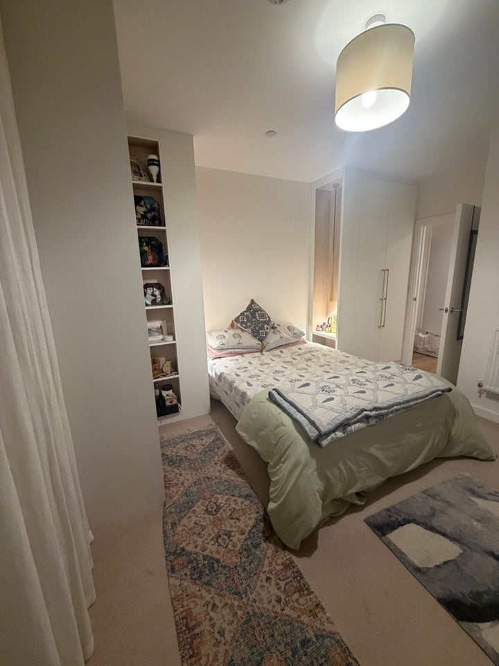 Room Neasden Lane in Greater London